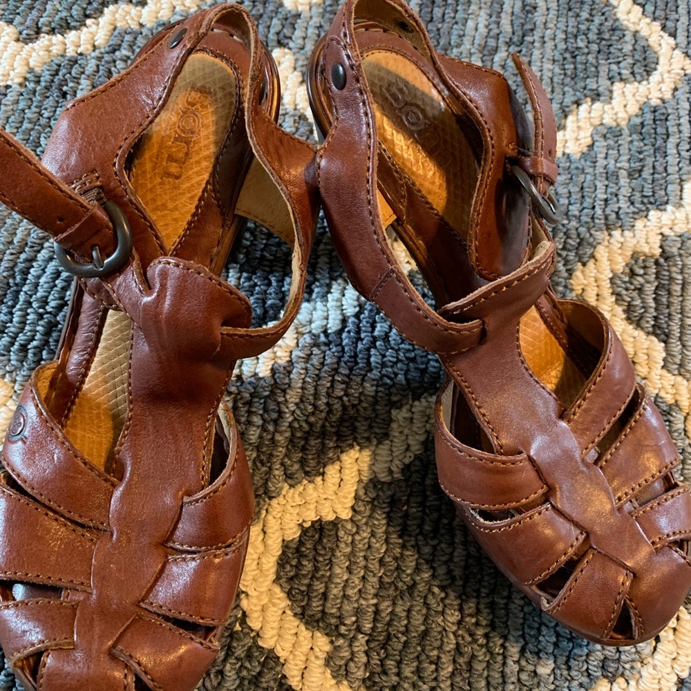 Closed toe heels